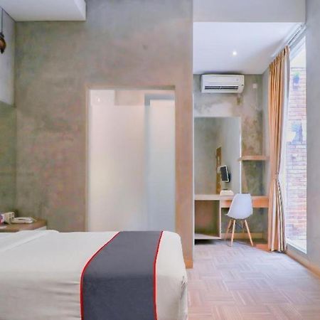Collection O 31 The Batik Bed And Coffee Bandung Hotel Exterior photo