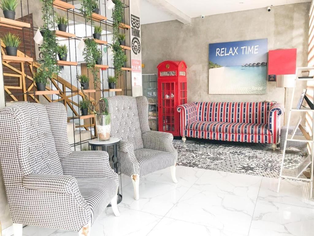 Collection O 31 The Batik Bed And Coffee Bandung Hotel Exterior photo