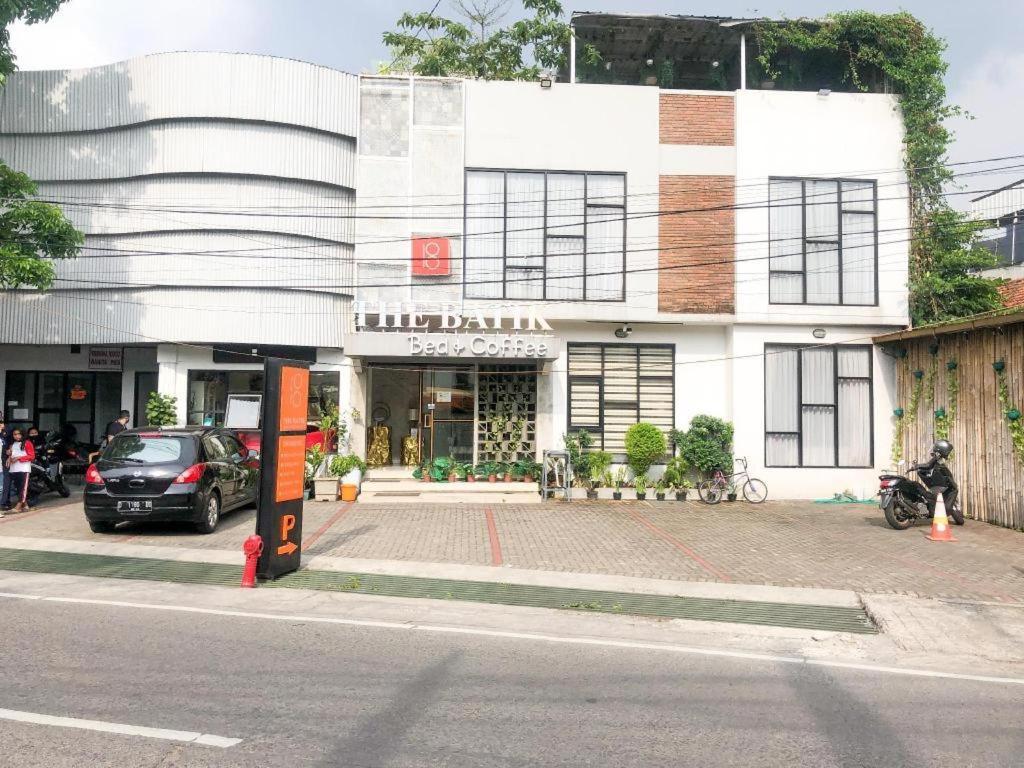 Collection O 31 The Batik Bed And Coffee Bandung Hotel Exterior photo